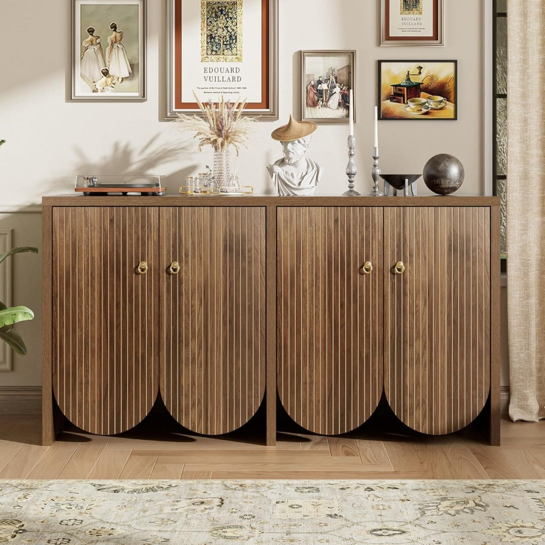 Buffet avec des etageres reglables en hauteur